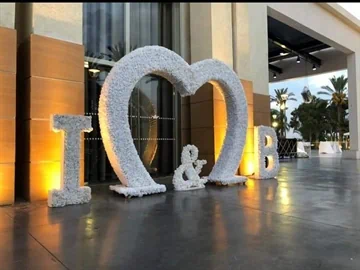 עמדת צילום לאירוע אותיות פרחים/ עמדת צילום לאירועים אותיות פרחים